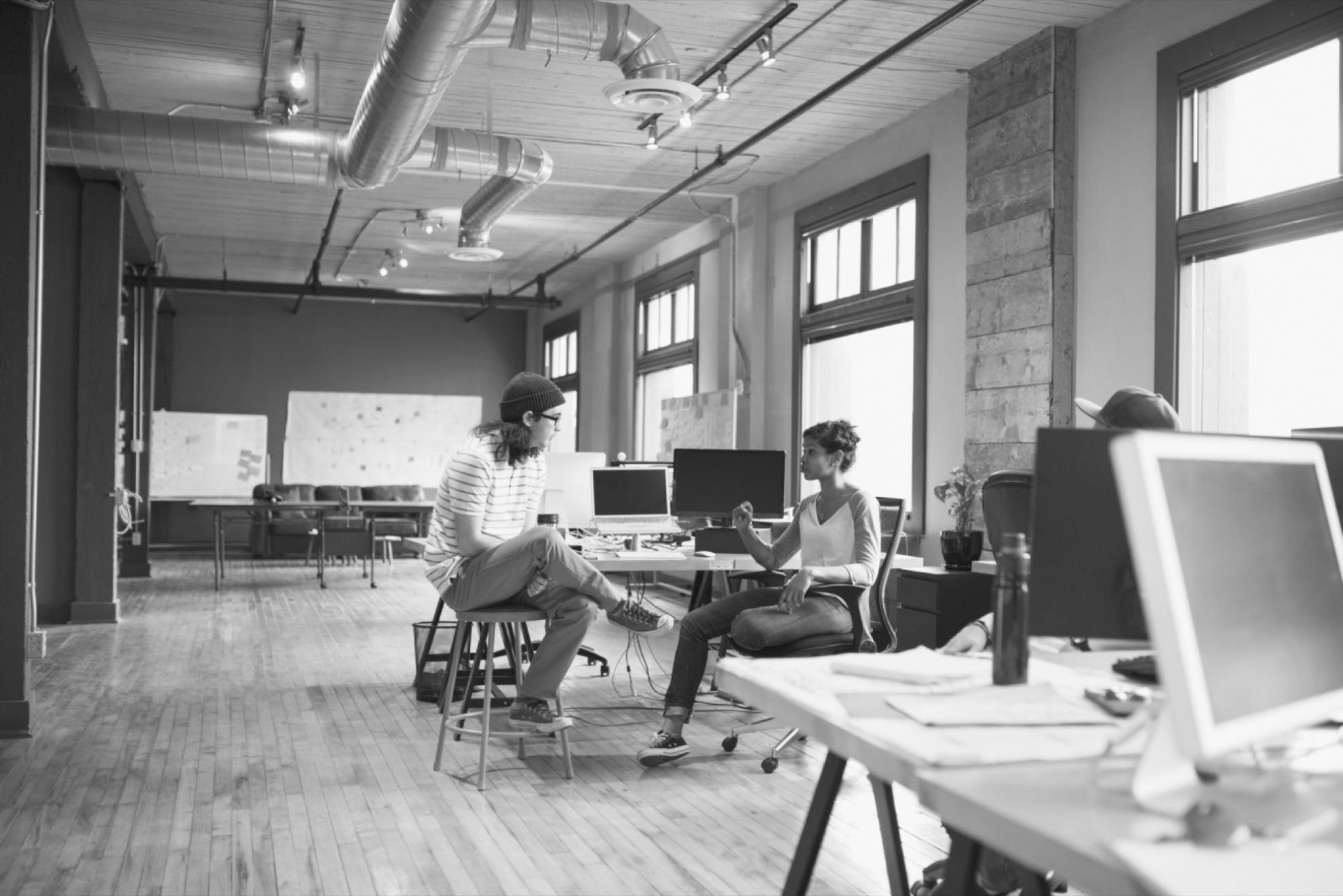 Studenti che completano test di budget